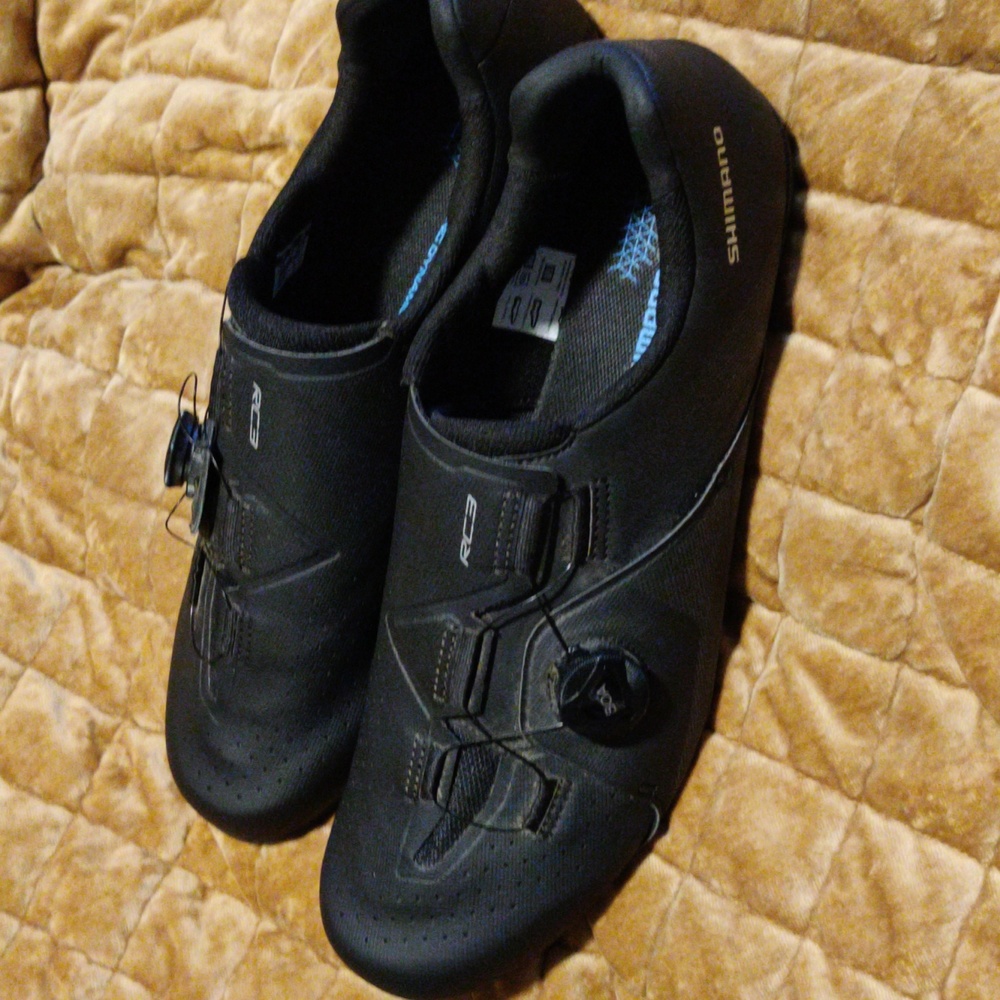 SHIMANO Dynalast cycling shoes.